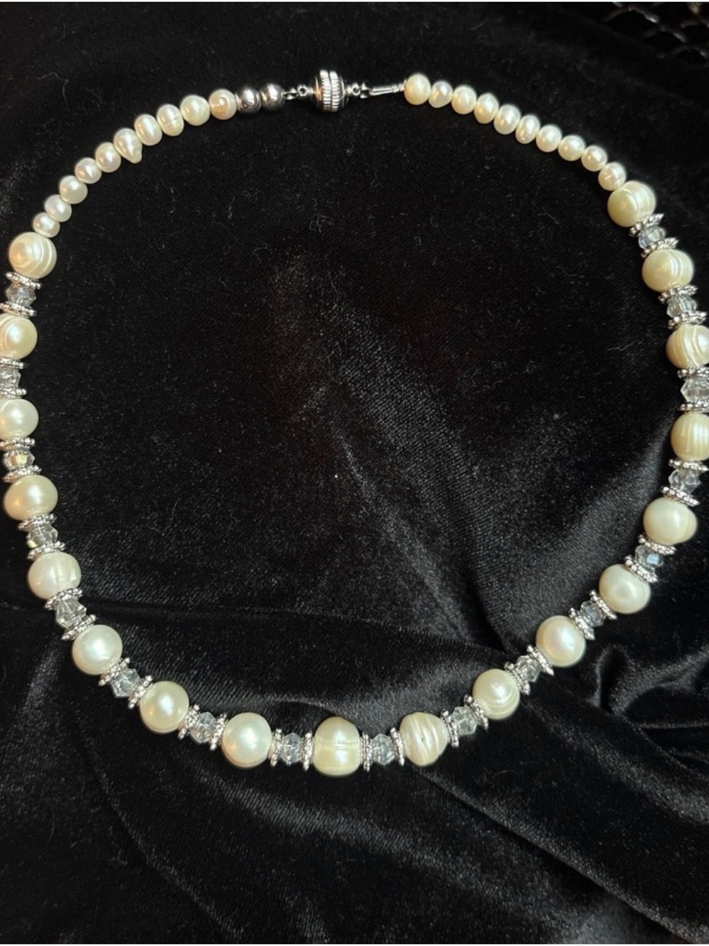 Elegant Freshwater Pearl and Crystal Choker | Magnetic Closure
